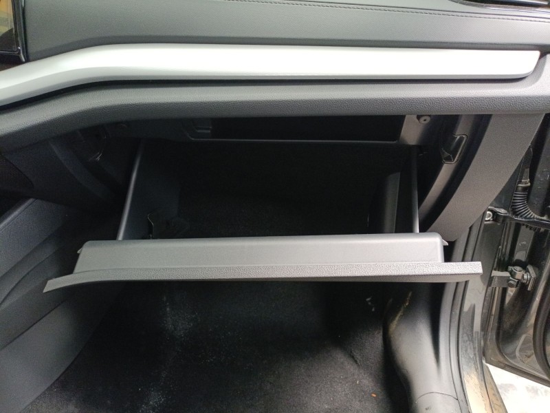 Recambio de guantera para skoda octavia iv combi nx5 1.5 tsi referencia OEM IAM   