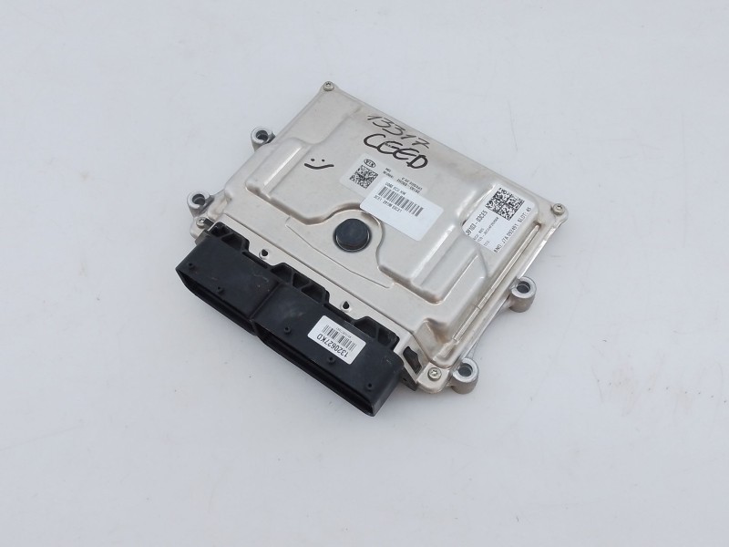 Recambio de centralita motor uce para kia ceed (cd) 1.4 t-gdi referencia OEM IAM 3910303CH2 3910303CE5 