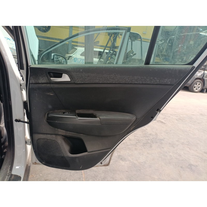 Recambio de guarnecido puerta trasera derecha para kia sportage iv (ql, qle) 1.7 crdi referencia OEM IAM   
