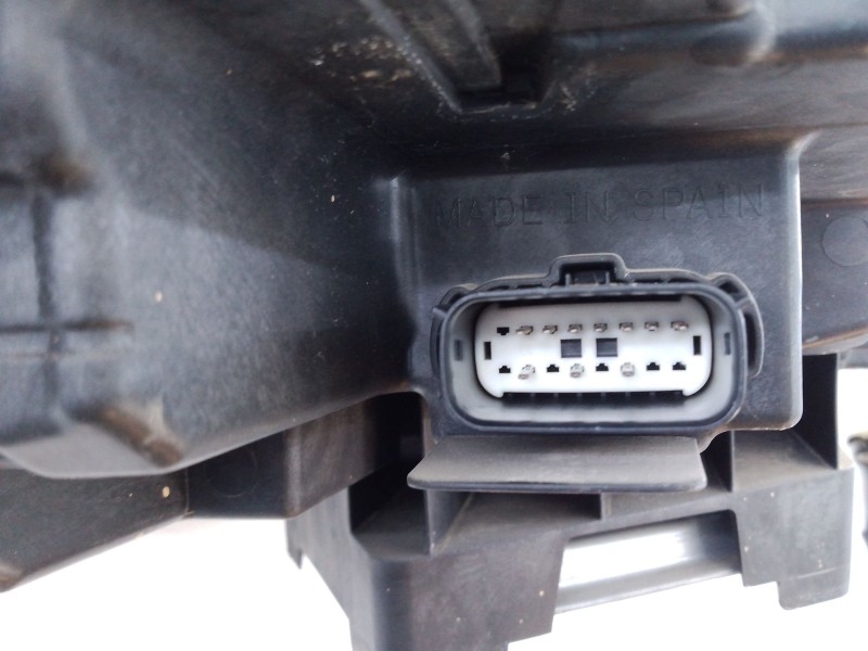 Recambio de faro derecho xenon para ford kuga st-line referencia OEM IAM   