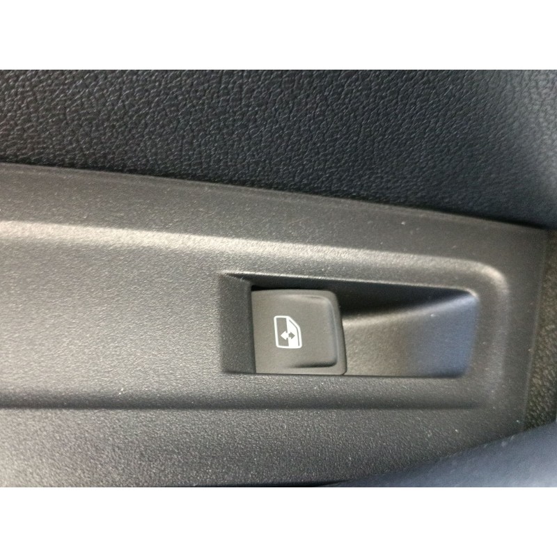 Recambio de mando elevalunas trasero izquierdo para skoda karoq 2.0 tdi nu7 referencia OEM IAM   