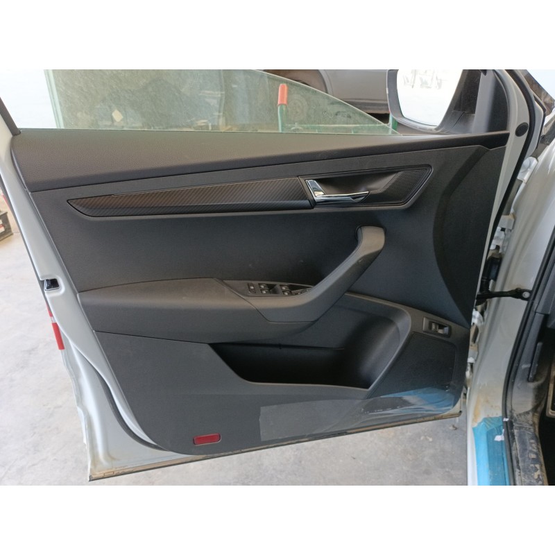 Recambio de guarnecido puerta delantera izquierda para skoda karoq 2.0 tdi nu7 referencia OEM IAM   