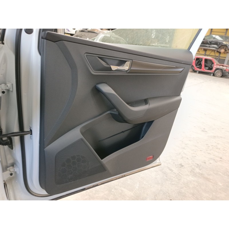 Recambio de guarnecido puerta delantera derecha para skoda karoq 2.0 tdi nu7 referencia OEM IAM   