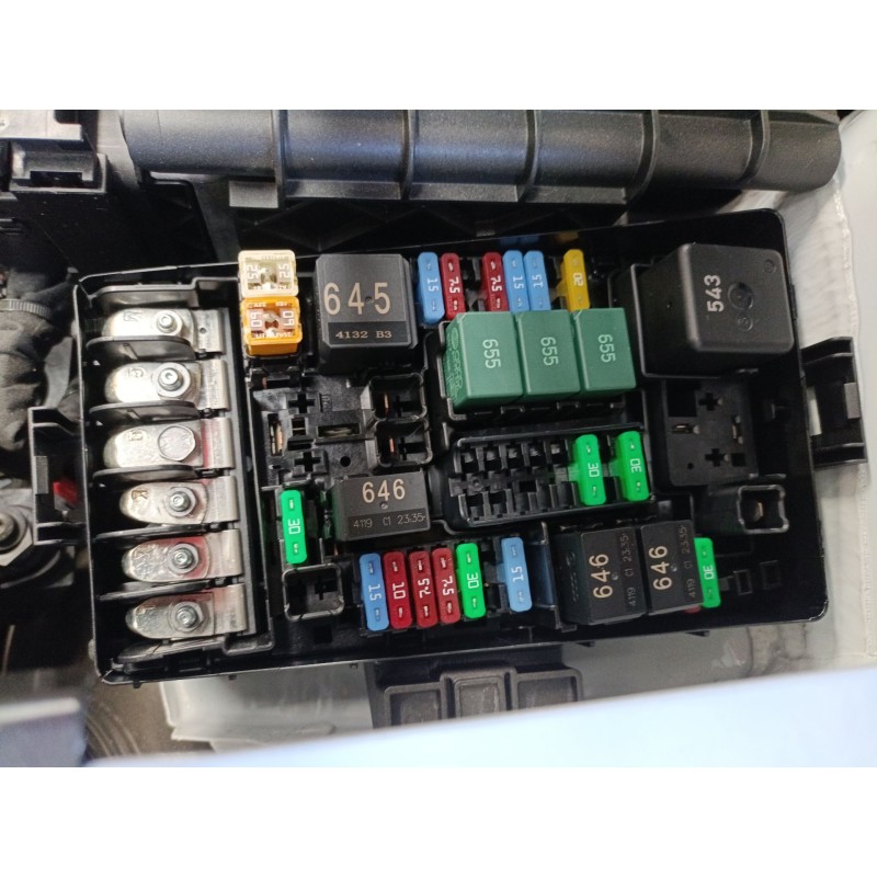 Recambio de caja reles / fusibles para skoda karoq 2.0 tdi nu7 referencia OEM IAM   