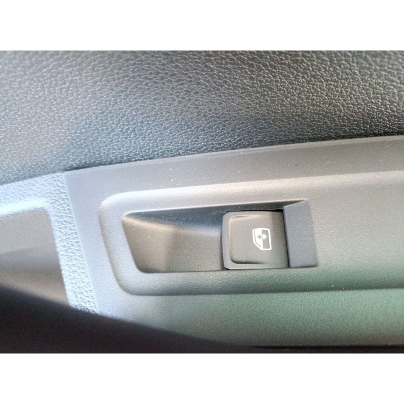 Recambio de mando elevalunas trasero derecho para skoda karoq 2.0 tdi nu7 referencia OEM IAM   