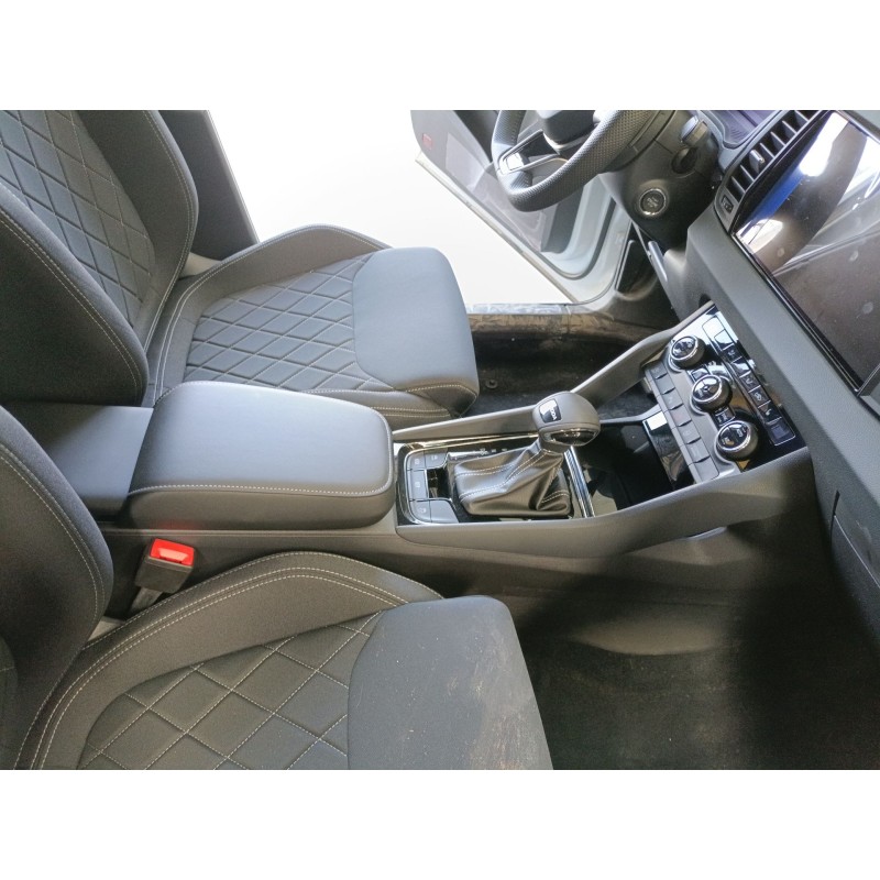 Recambio de consola central para skoda karoq 2.0 tdi nu7 referencia OEM IAM   