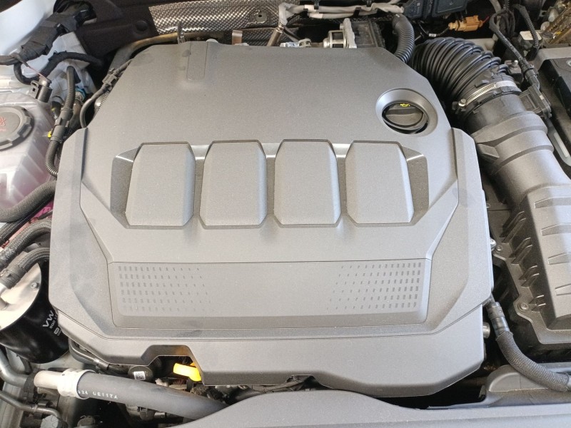 Recambio de tapa motor para skoda karoq 2.0 tdi nu7 referencia OEM IAM   