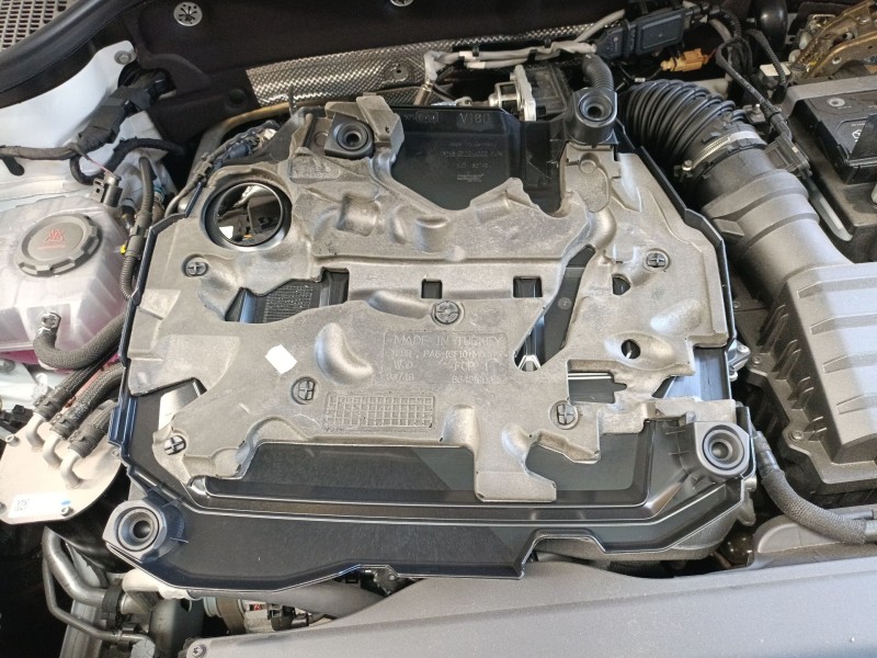 Recambio de tapa motor para skoda karoq 2.0 tdi nu7 referencia OEM IAM   