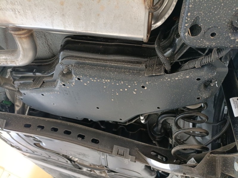 Recambio de adblue para skoda karoq 2.0 tdi nu7 referencia OEM IAM 5WA131331  