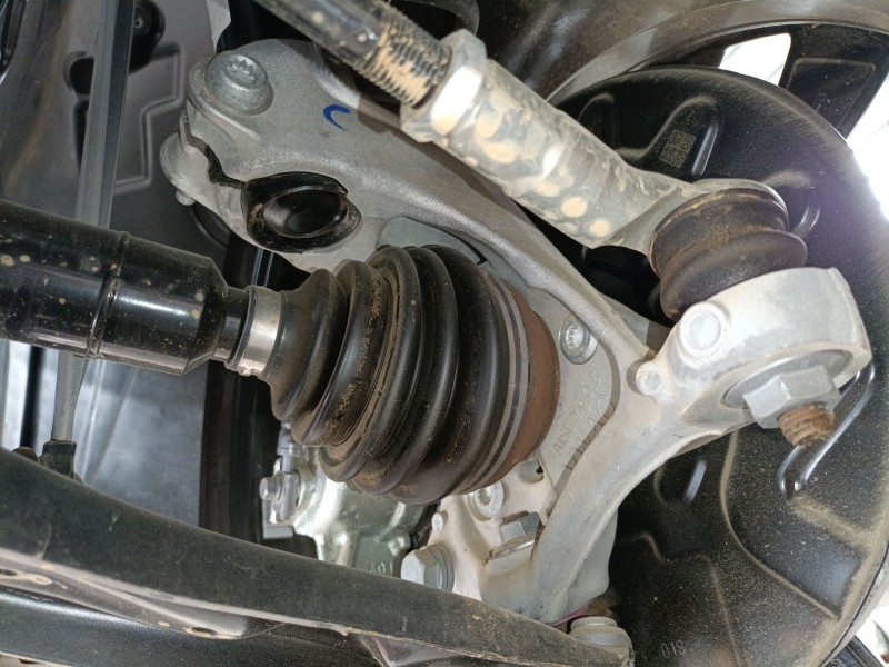 Recambio de mangueta delantera derecha para skoda karoq 2.0 tdi nu7 referencia OEM IAM   