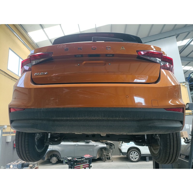 Recambio de paragolpes trasero para skoda fabia iv (pj3) 1.0 tsi referencia OEM IAM   
