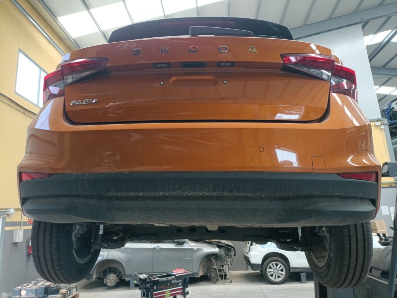 Recambio de paragolpes trasero para skoda fabia iv (pj3) 1.0 tsi referencia OEM IAM   