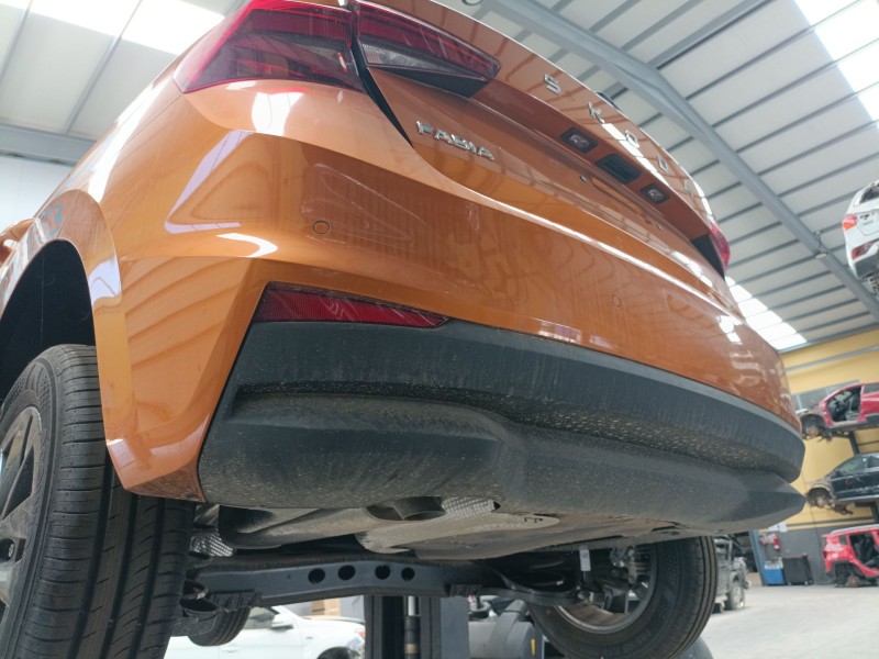 Recambio de paragolpes trasero para skoda fabia iv (pj3) 1.0 tsi referencia OEM IAM   