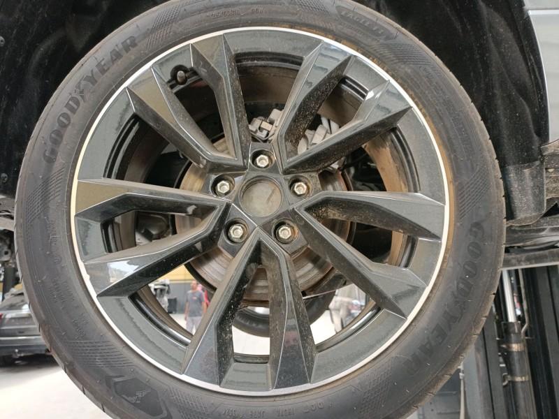 Recambio de juego llantas para skoda karoq (nu7, nd7) 1.5 tsi referencia OEM IAM 215/50/18  