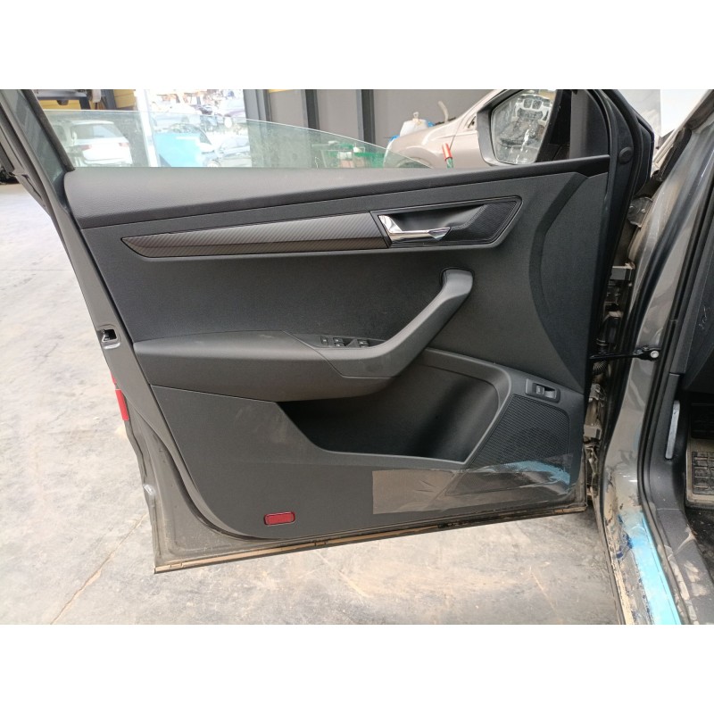 Recambio de guarnecido puerta delantera izquierda para skoda karoq (nu7, nd7) 1.5 tsi referencia OEM IAM   