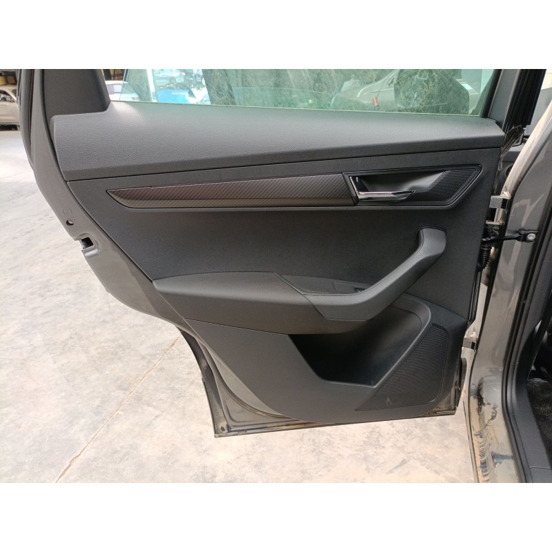 Recambio de guarnecido puerta trasera izquierda para skoda karoq (nu7, nd7) 1.5 tsi referencia OEM IAM   