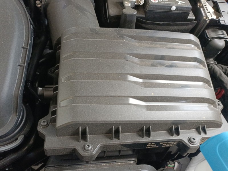 Recambio de filtro aire para skoda karoq (nu7, nd7) 1.5 tsi referencia OEM IAM 5Q0129601CC  