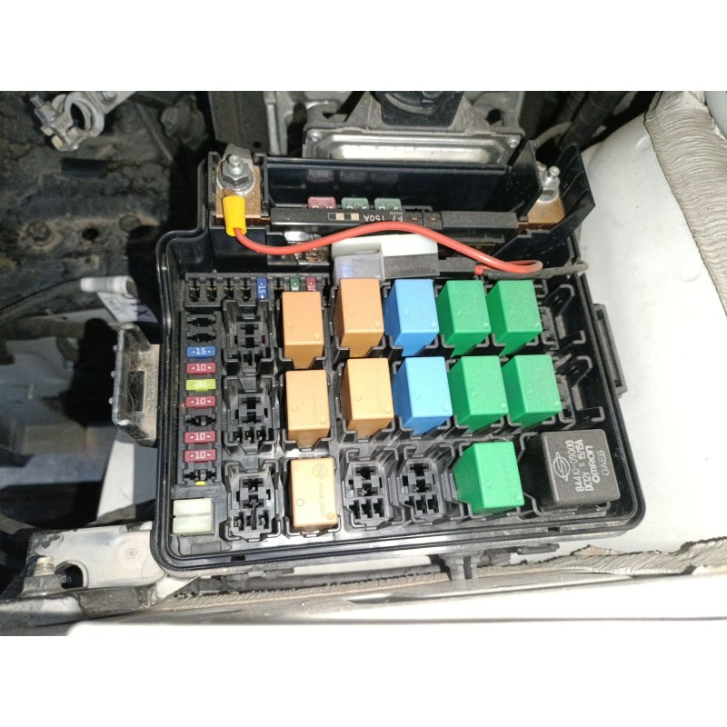 Recambio de caja reles / fusibles para ssangyong xlv suv 1.6 gpl referencia OEM IAM   