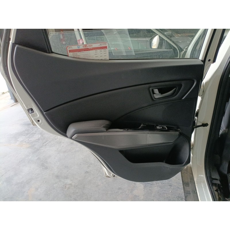 Recambio de guarnecido puerta trasera izquierda para ssangyong xlv suv 1.6 gpl referencia OEM IAM   