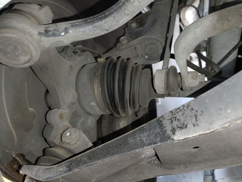 Recambio de mangueta delantera izquierda para ssangyong xlv suv 1.6 gpl referencia OEM IAM   