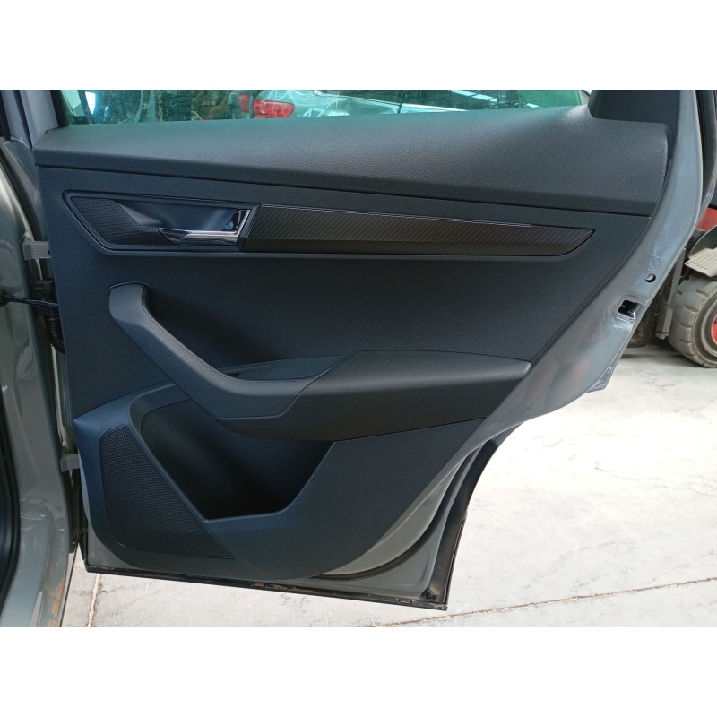 Recambio de guarnecido puerta trasera derecha para skoda karoq 2.0 tdi nu7 referencia OEM IAM   