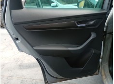 Recambio de guarnecido puerta trasera izquierda para skoda karoq 2.0 tdi nu7 referencia OEM IAM   