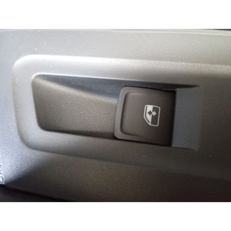 Recambio de mando elevalunas trasero derecho para skoda karoq 2.0 tdi nu7 referencia OEM IAM   