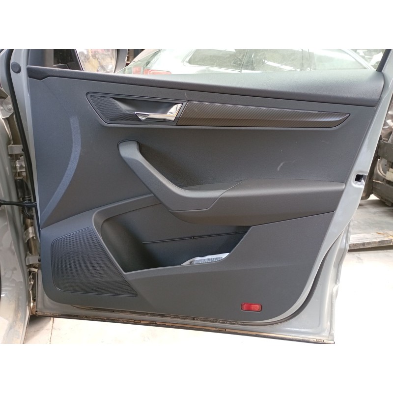 Recambio de guarnecido puerta delantera derecha para skoda karoq 2.0 tdi nu7 referencia OEM IAM   