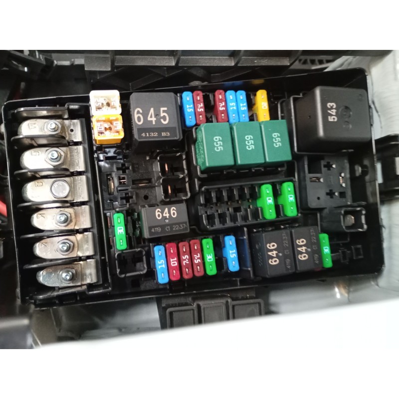 Recambio de caja reles / fusibles para skoda karoq 2.0 tdi nu7 referencia OEM IAM   