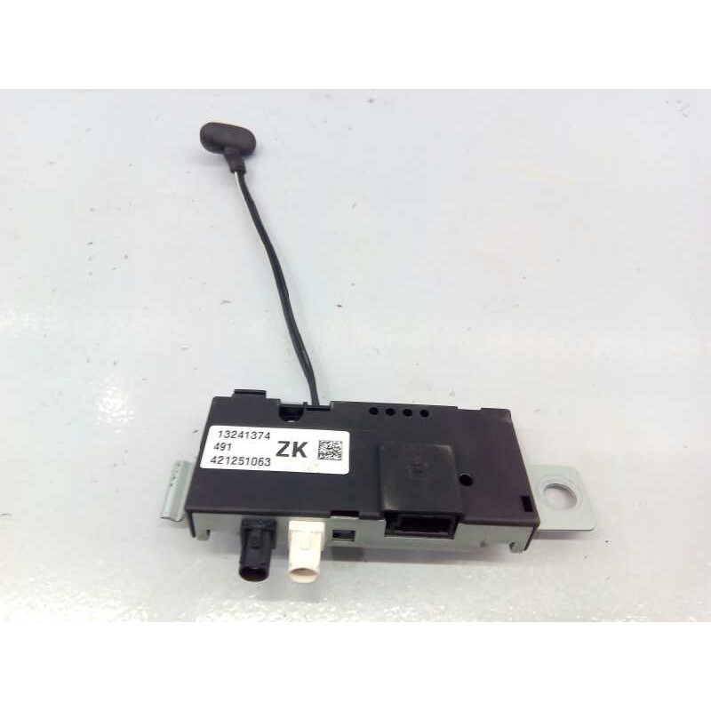 Recambio de antena para opel insignia berlina sport referencia OEM IAM 13241374  