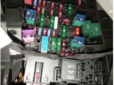 CAJA RELES / FUSIBLES 