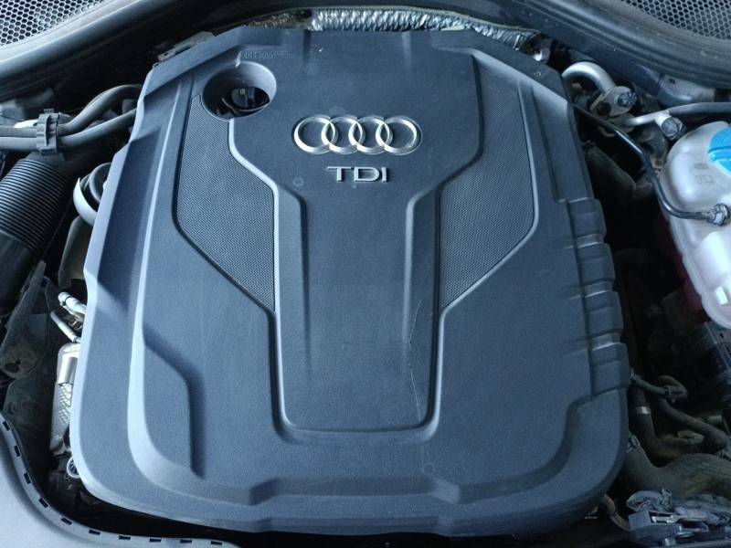 Recambio de tapa motor para audi a6 c7 (4g2, 4gc) 2.0 tdi referencia OEM IAM   