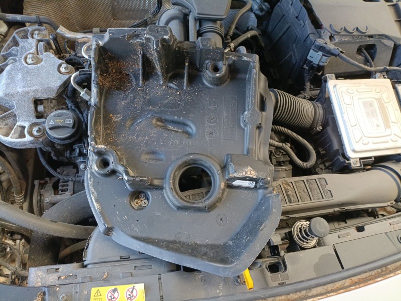 Recambio de tapa motor para mercedes-benz clase a (w177) a 200 (177.087) referencia OEM IAM   