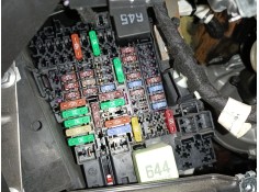 CAJA RELES / FUSIBLES 