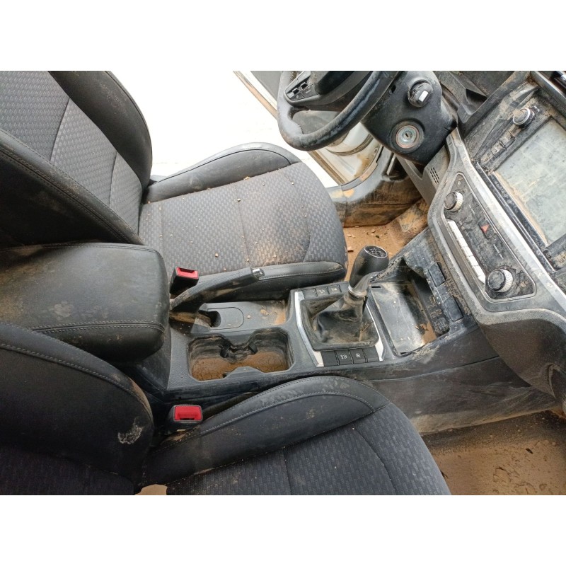 Recambio de consola central para ssangyong korando (c300) 1.5 e-xgdi referencia OEM IAM   