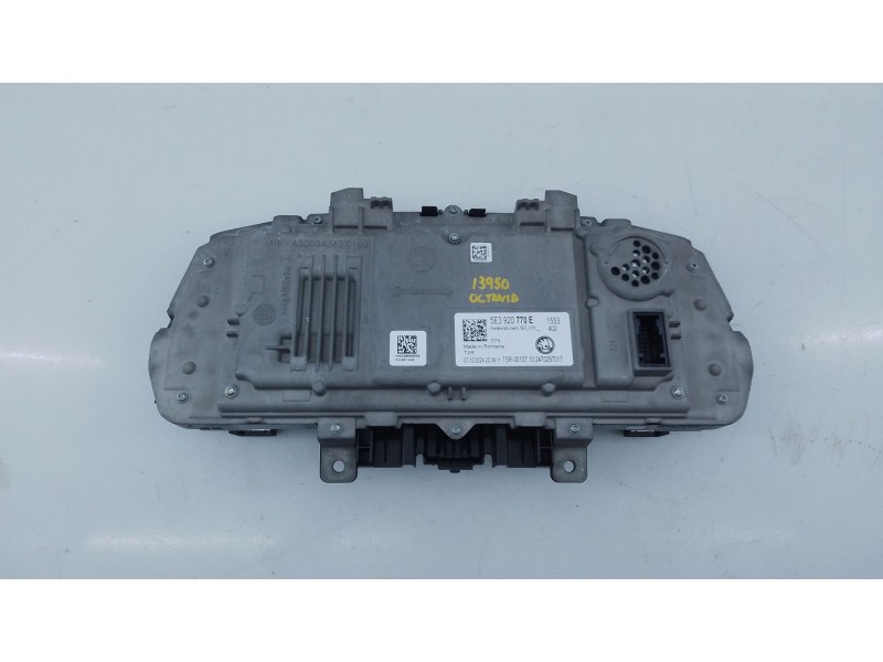Recambio de cuadro instrumentos para skoda octavia nx3 referencia OEM IAM 5E3920770E  