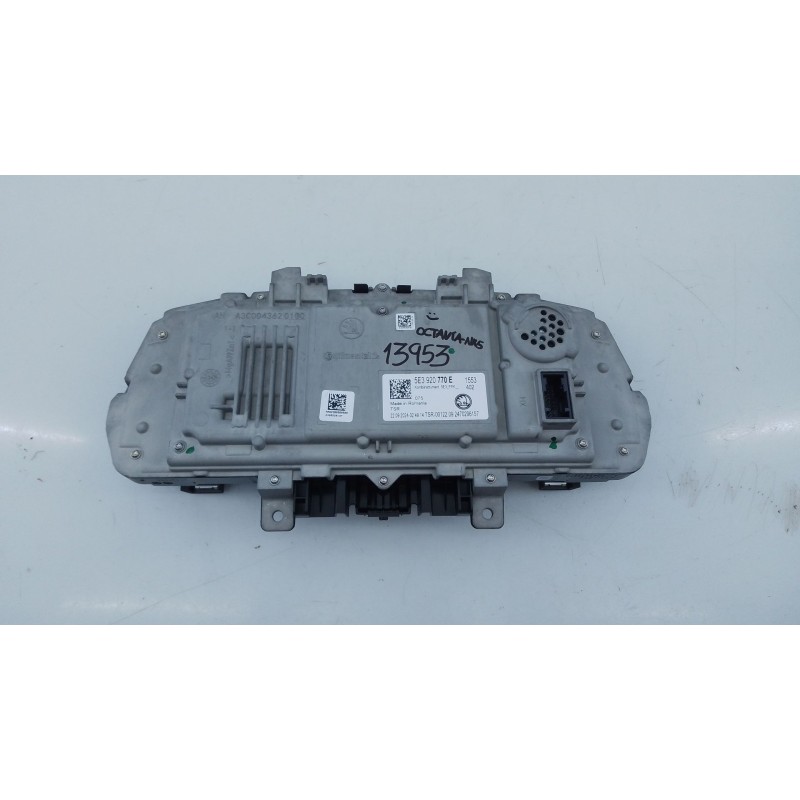 Recambio de cuadro instrumentos para skoda octavia iv combi nx5 1.5 tsi referencia OEM IAM 5E3920770E  