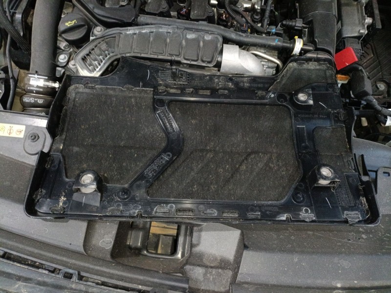 Recambio de tapa motor para peugeot 2008 ii (ud_, us_, uy_, uj_, ur_, uc_) 1.2 puretech 130 referencia OEM IAM   