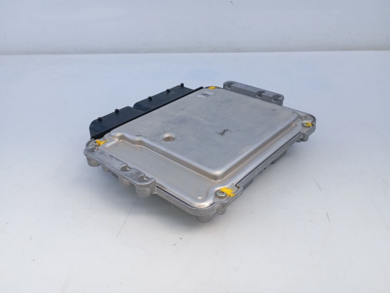 Recambio de centralita motor uce para kia sportage concept 2wd referencia OEM IAM 391102BQB5 0261S14967 