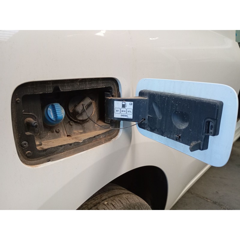 Recambio de tapa exterior combustible para renault kangoo iii furgoneta/monovolumen 1.5 blue dci 95 (fjab) referencia OEM IAM   