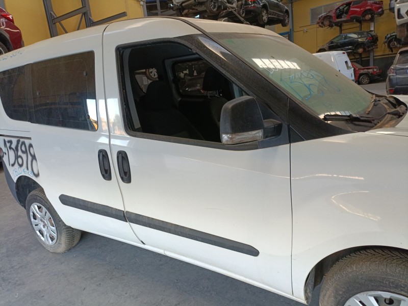 Recambio de puerta delantera derecha para fiat doblo autobús (263_) 1.3 d multijet (263axu1a) referencia OEM IAM   
