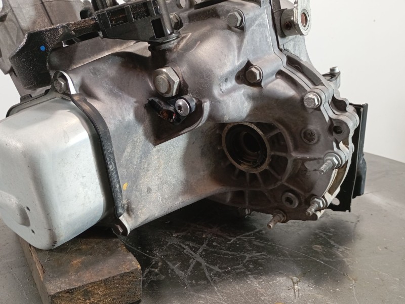 Recambio de caja cambios para peugeot 208 i (ca_, cc_) 1.2 vti 82 referencia OEM IAM 20A704  
