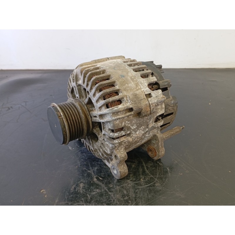 Recambio de alternador para seat leon (1p1) 1.9 tdi referencia OEM IAM 06F903023C  