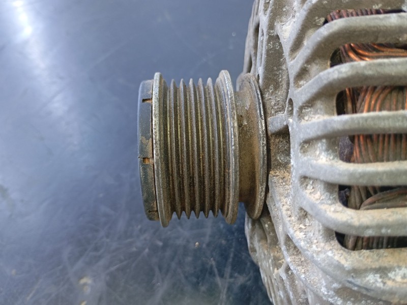 Recambio de alternador para seat leon (1p1) 1.9 tdi referencia OEM IAM 06F903023C  