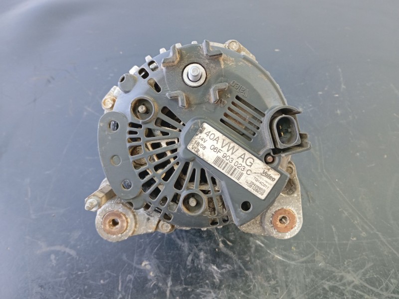Recambio de alternador para seat leon (1p1) 1.9 tdi referencia OEM IAM 06F903023C  