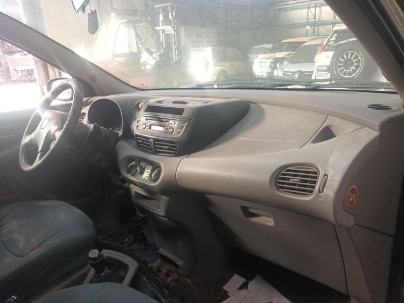 nissan almera tino (v10) del año 2002