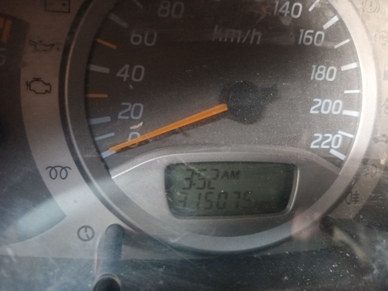 nissan almera tino (v10) del año 2002