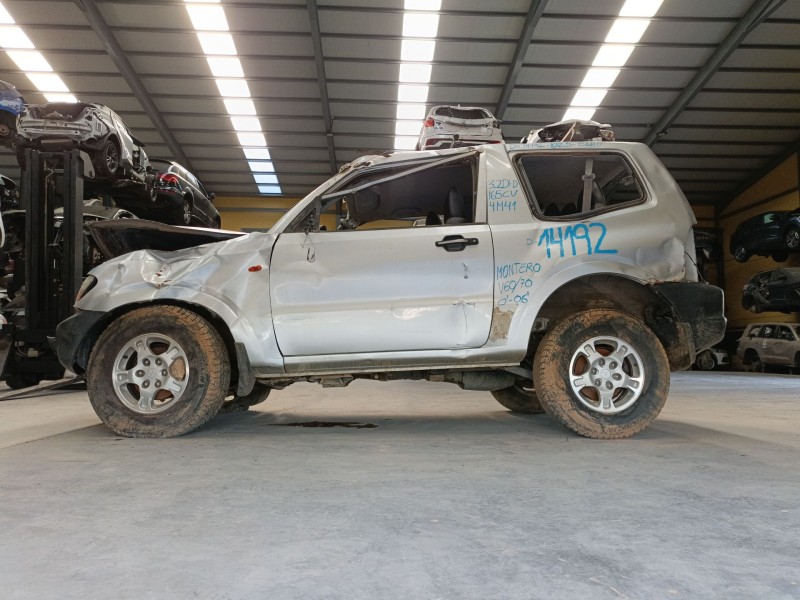 mitsubishi montero iii (v7_w, v6_w) del año 2001
