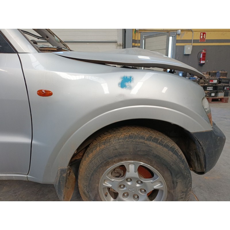 Recambio de aleta delantera derecha para mitsubishi montero iii (v7_w, v6_w) 3.2 di-d (v68w, v78w) referencia OEM IAM   