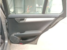 GUARNECIDO PUERTA TRASERA DERECHA 